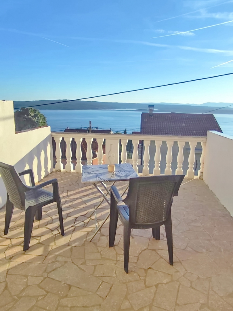 Crikvenica, garsonjera s teraso in prostornim vrtom!