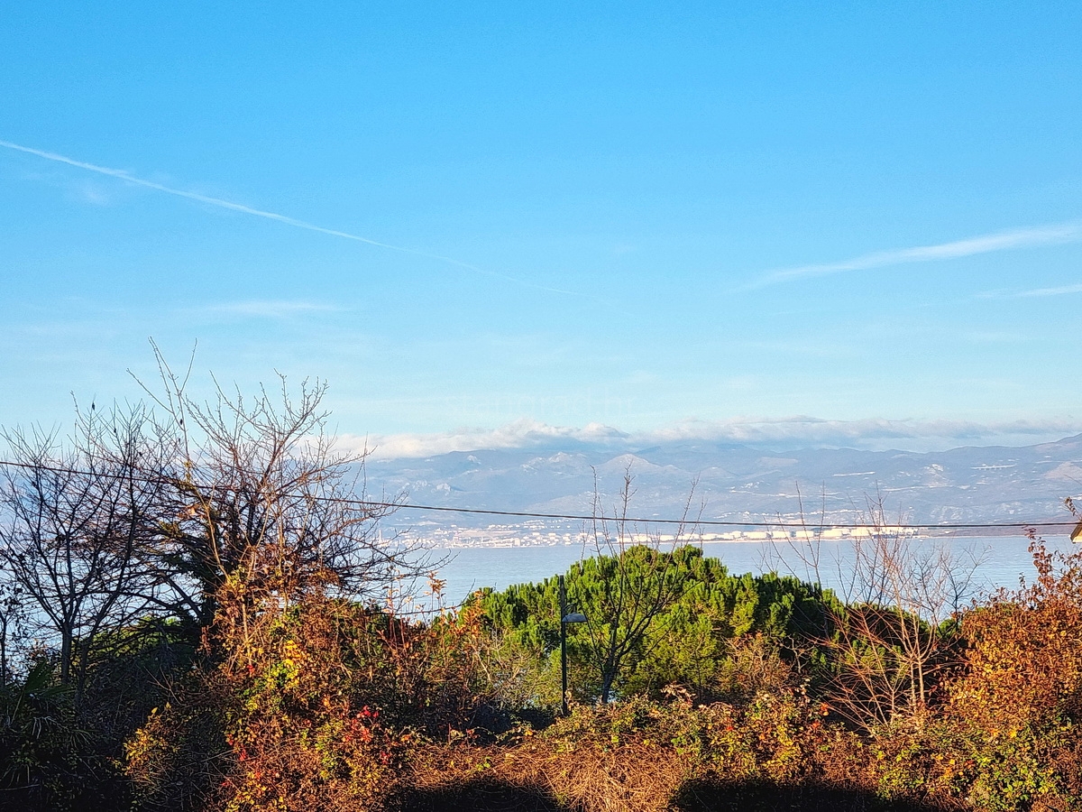 Malinska, pritlično stanovanje zelo blizu morja!