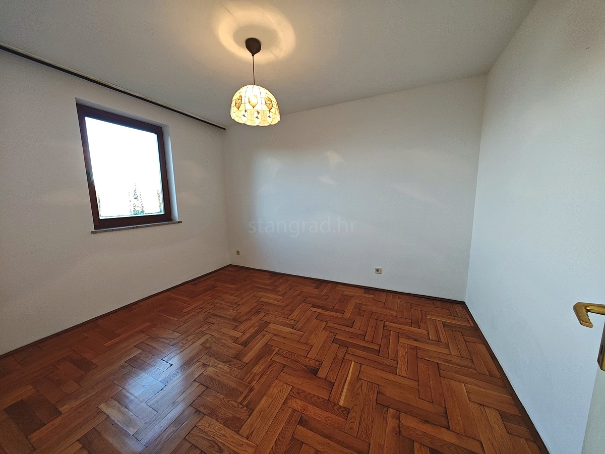 Malinska, pritlično stanovanje zelo blizu morja!