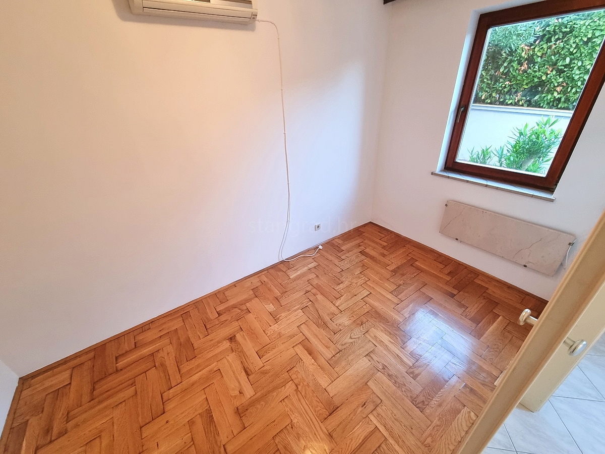 Malinska, pritlično stanovanje zelo blizu morja!