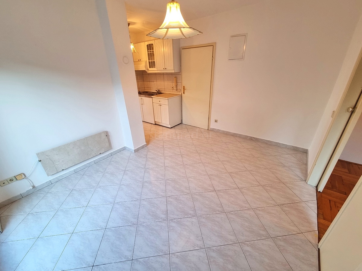 Malinska, pritlično stanovanje zelo blizu morja!