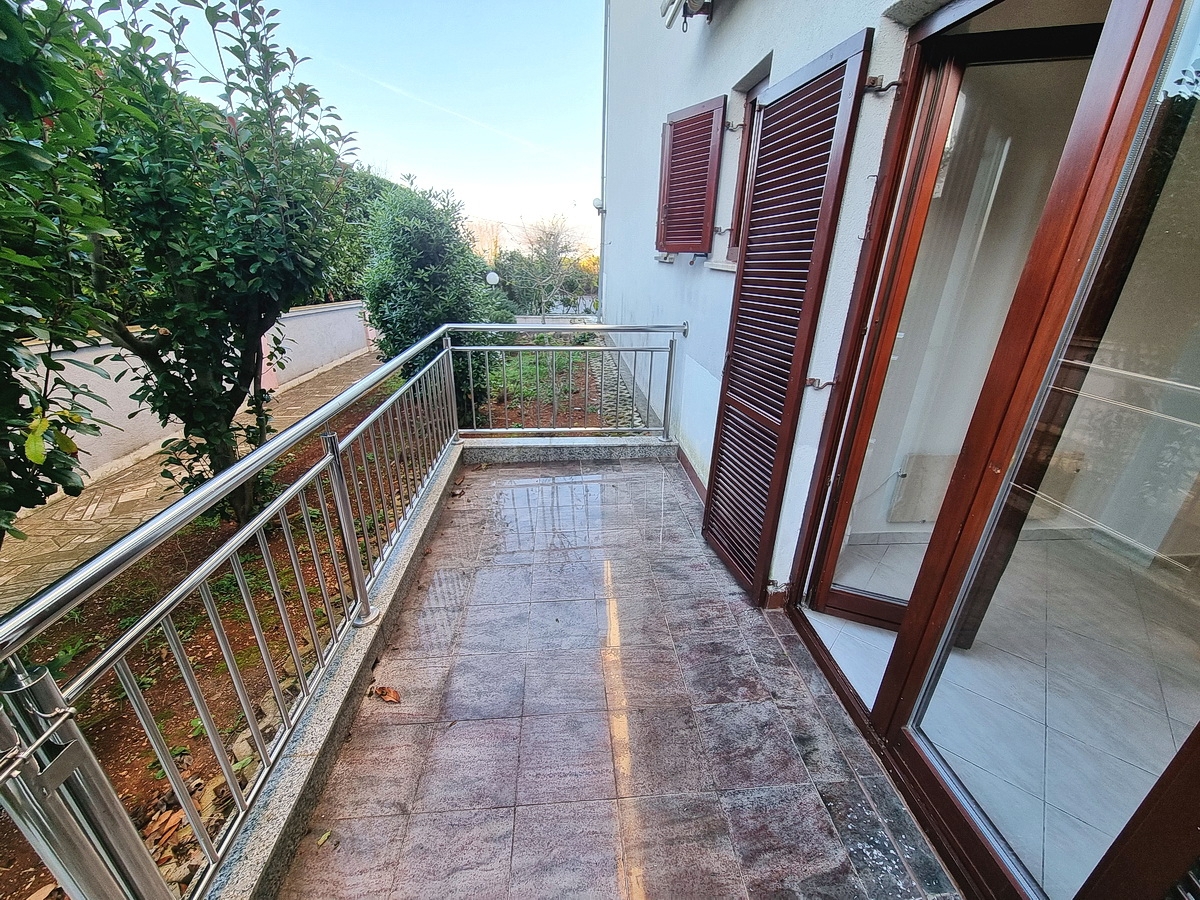 Malinska, pritlično stanovanje zelo blizu morja!