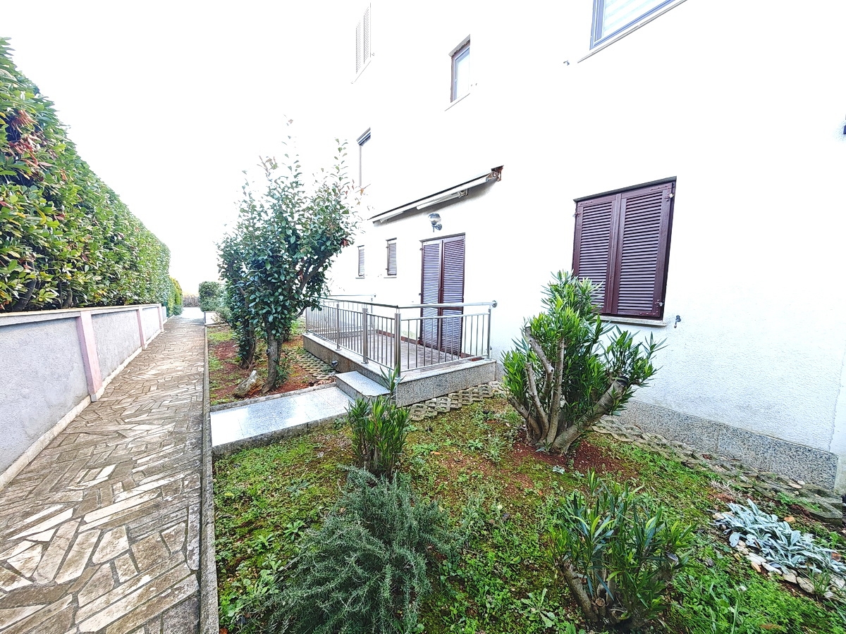 Malinska, pritlično stanovanje zelo blizu morja!