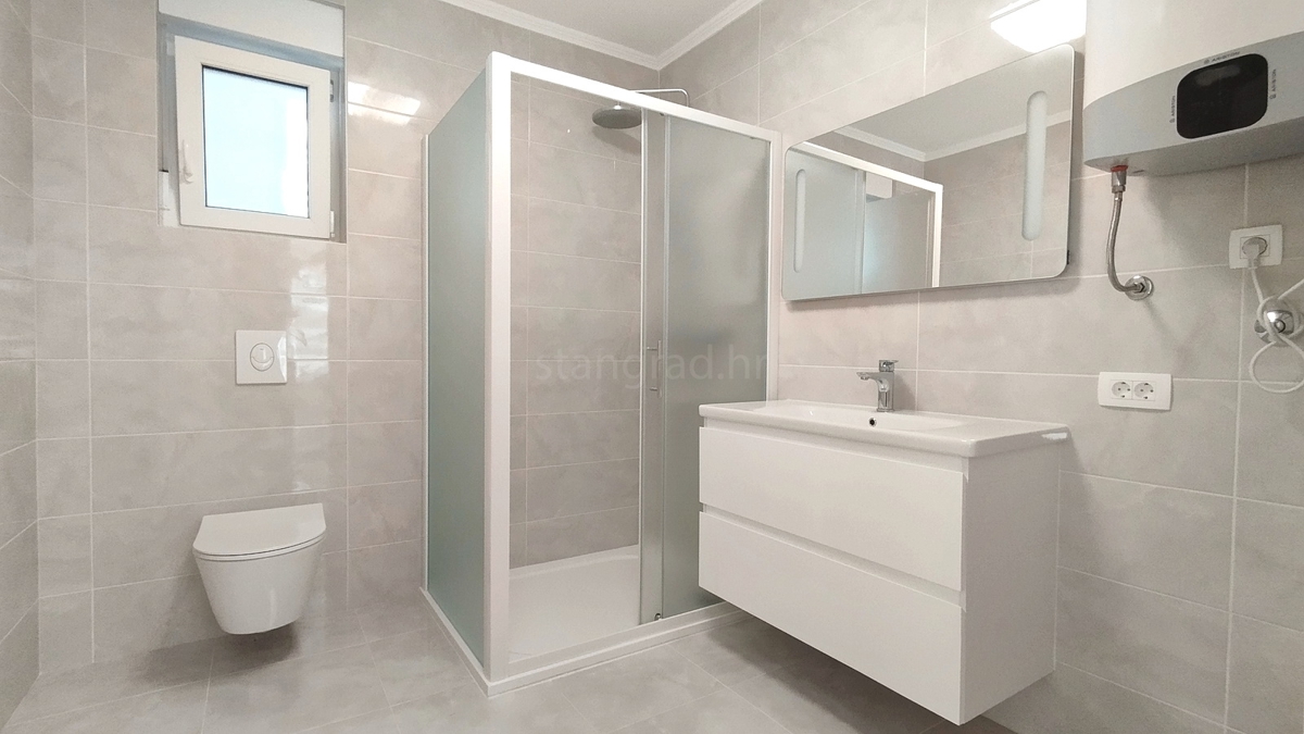 Okolica Crikvenice, novi trisobni stan v prvem nadstropju!