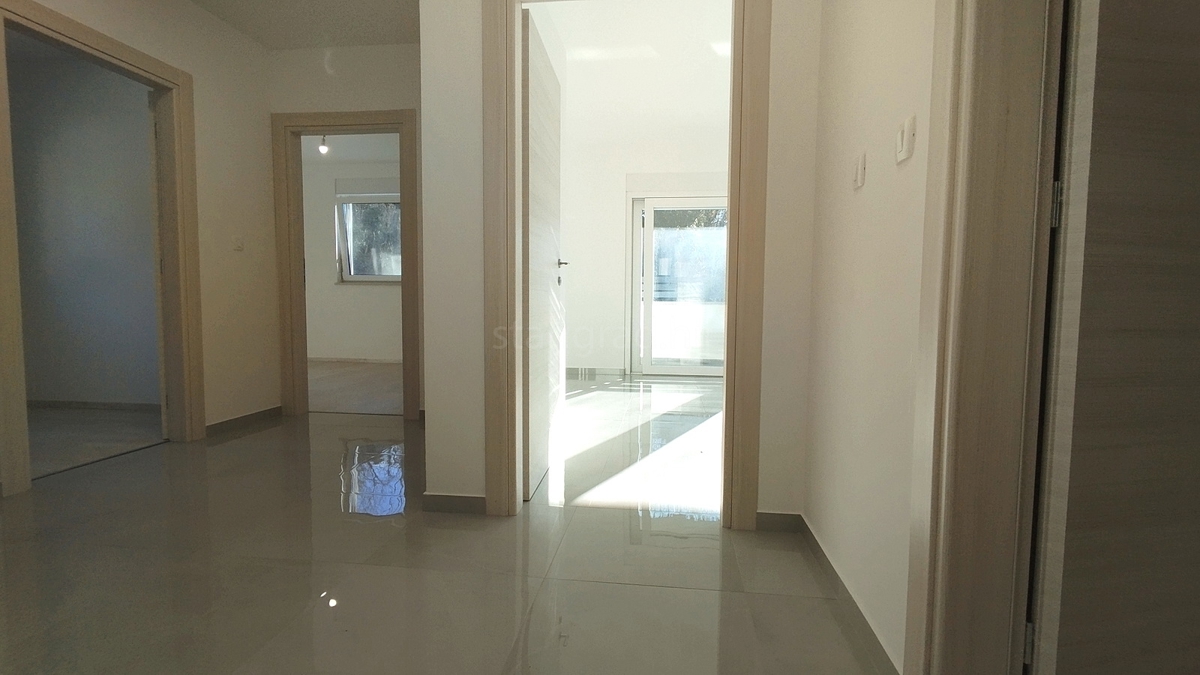 Okolica Crikvenice, novi trisobni stan v prvem nadstropju!