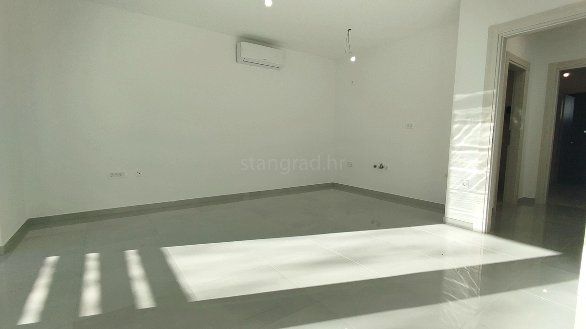 Okolica Crikvenice, novi trisobni stan v prvem nadstropju!