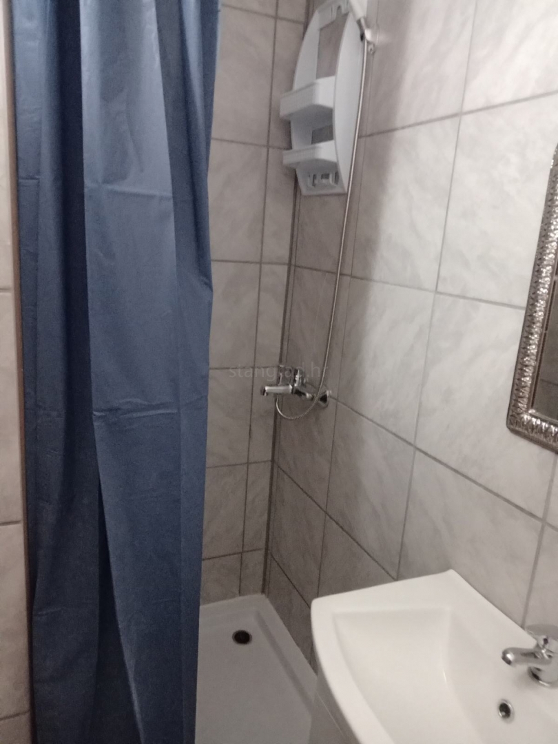 Novi Vinodolski, udobno stanovanje 86 m² le 150 m od plaže!