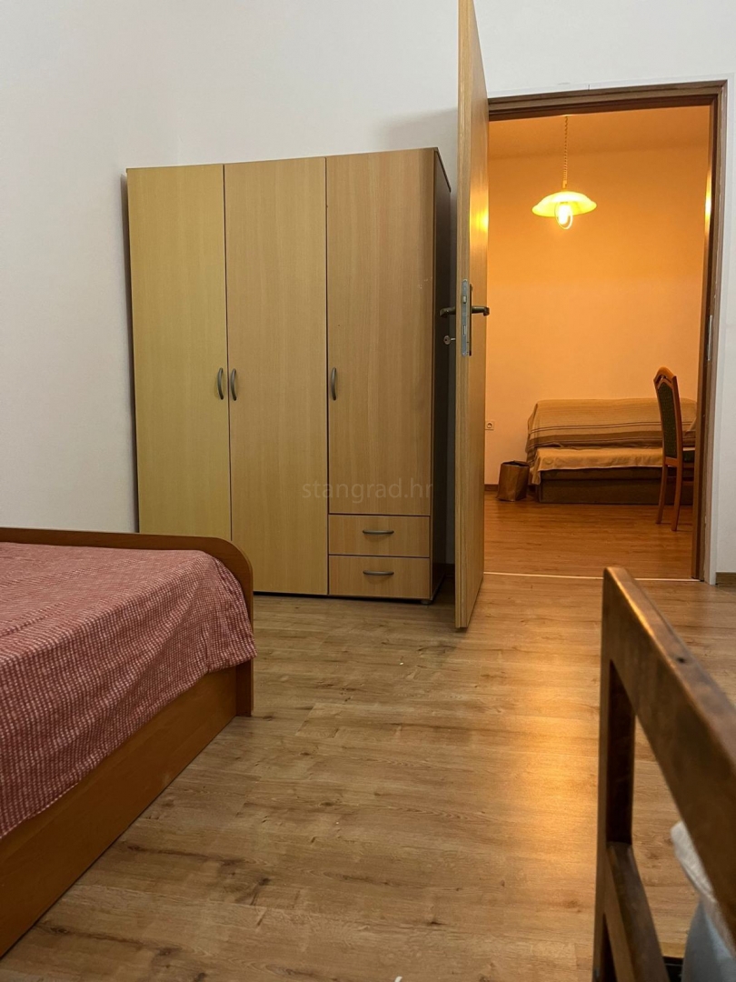 Novi Vinodolski, udobno stanovanje 86 m² le 150 m od plaže!