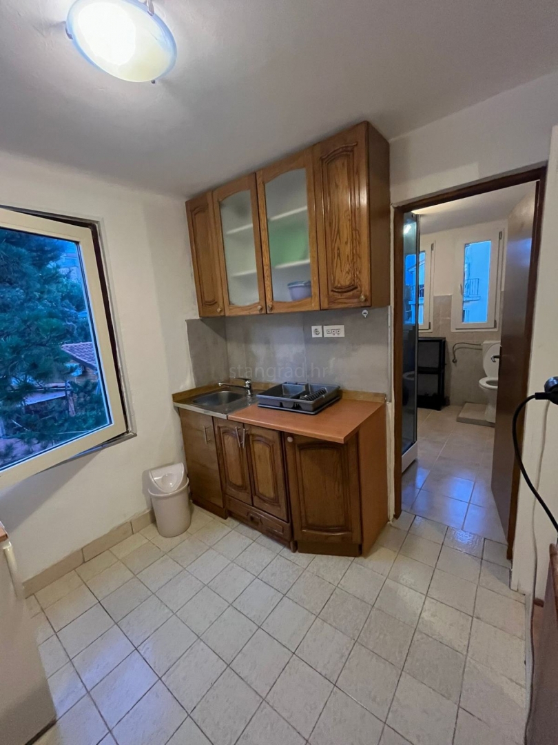 Novi Vinodolski, udobno stanovanje 86 m² le 150 m od plaže!