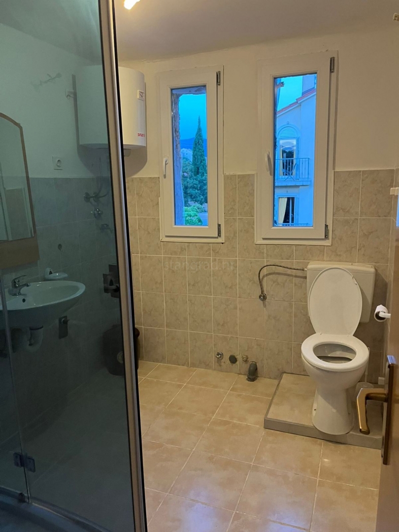 Novi Vinodolski, udobno stanovanje 86 m² le 150 m od plaže!