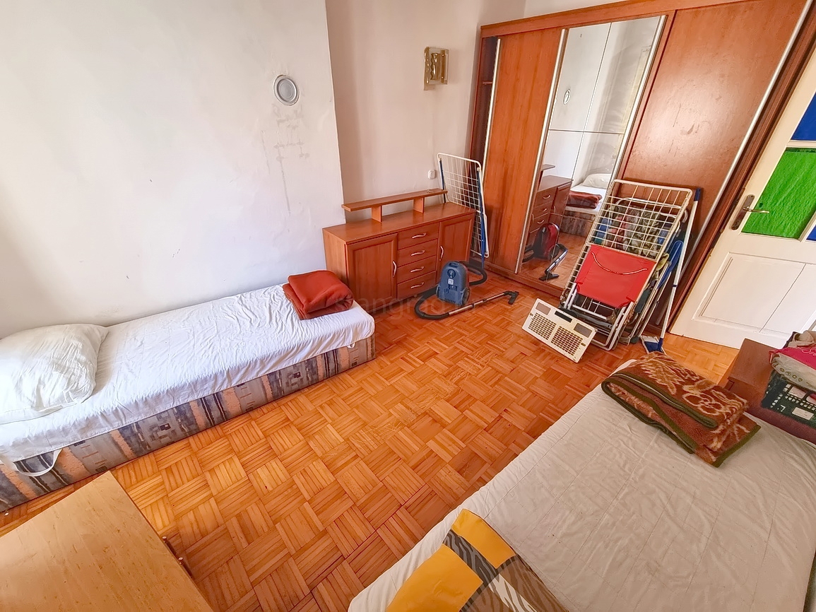 Krk, polsamostojna hiša na odlični lokaciji tik ob morju!