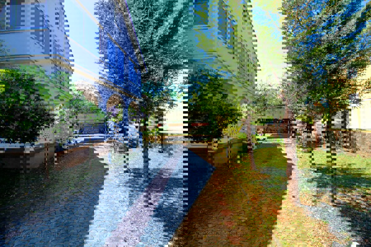 Malinska, dvojna hiša, prodaja, blizu centra in plaže