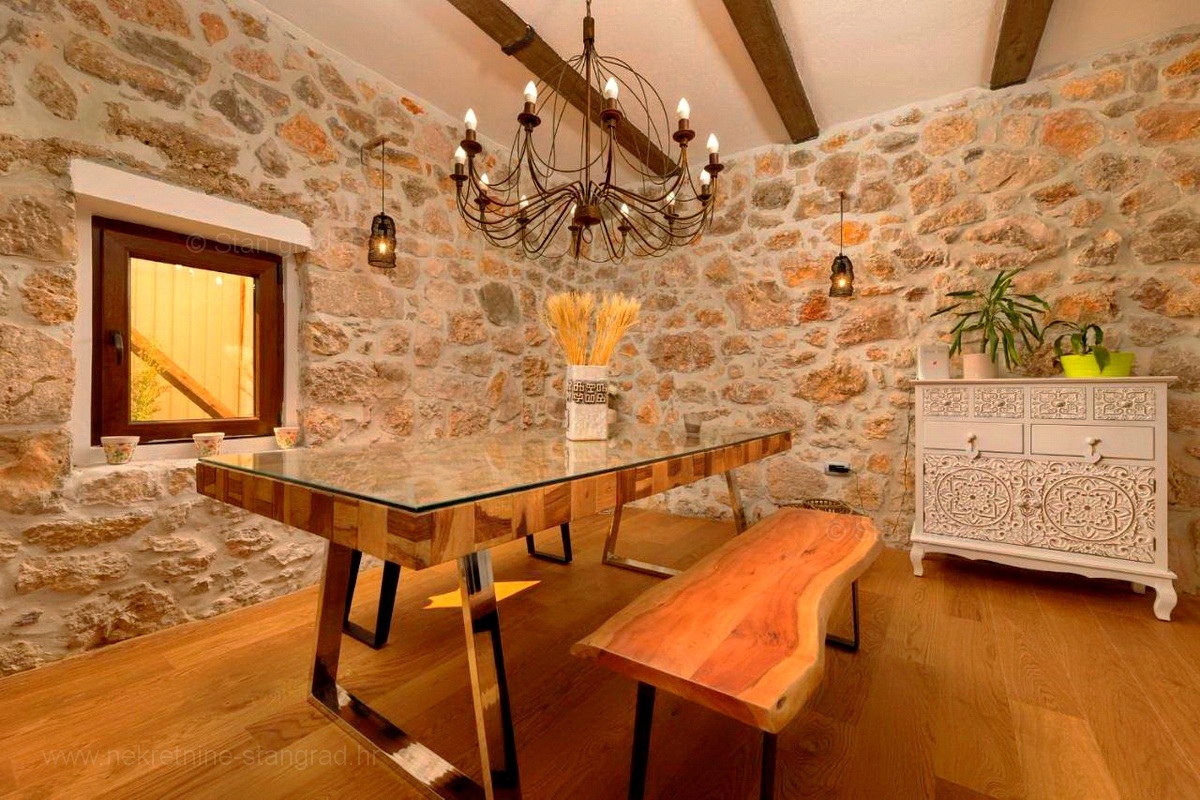 Vrbnik, okolica, samostojna kamnita vila z bazenom