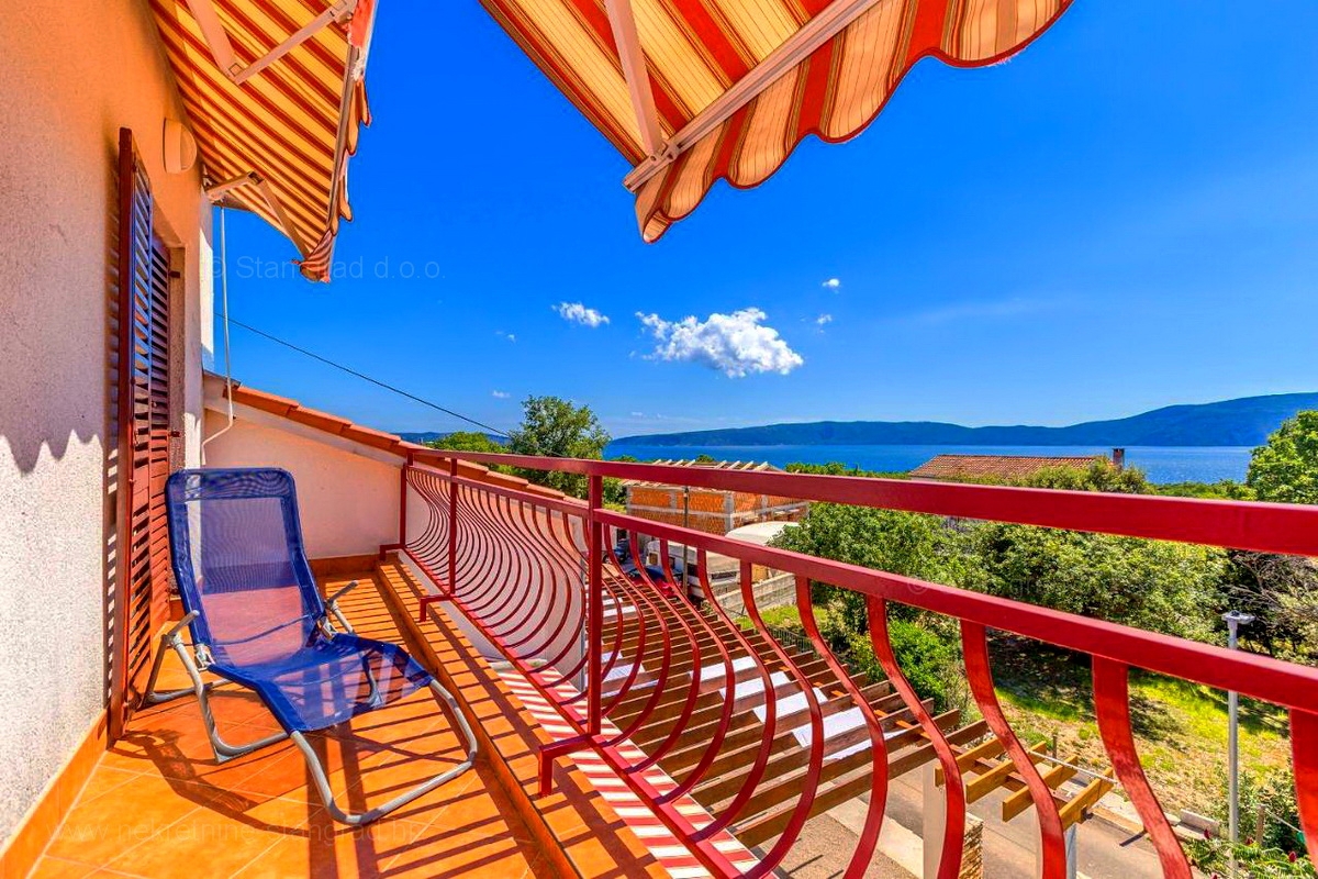 Krk, okolica, samostojna hiša s 3 apartmaji na mirni lokaciji!