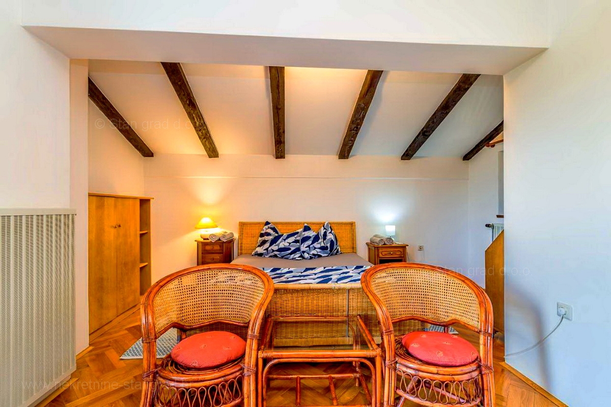 Krk, okolica, samostojna hiša s 3 apartmaji na mirni lokaciji!