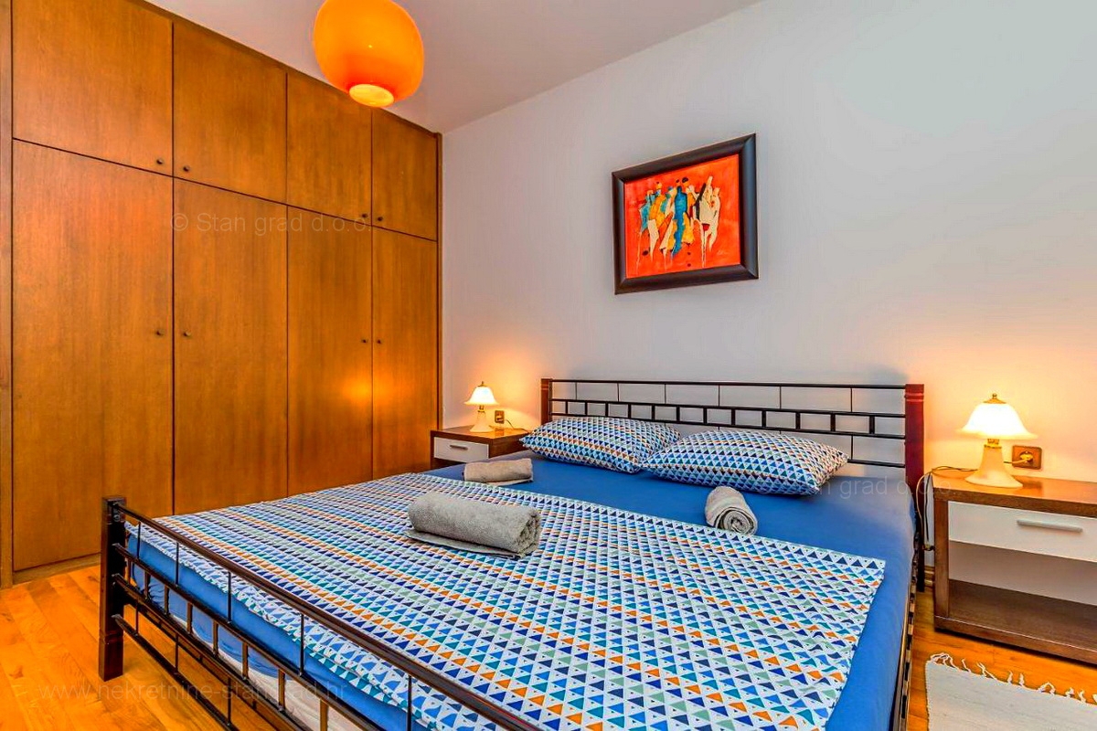 Krk, okolica, samostojna hiša s 3 apartmaji na mirni lokaciji!