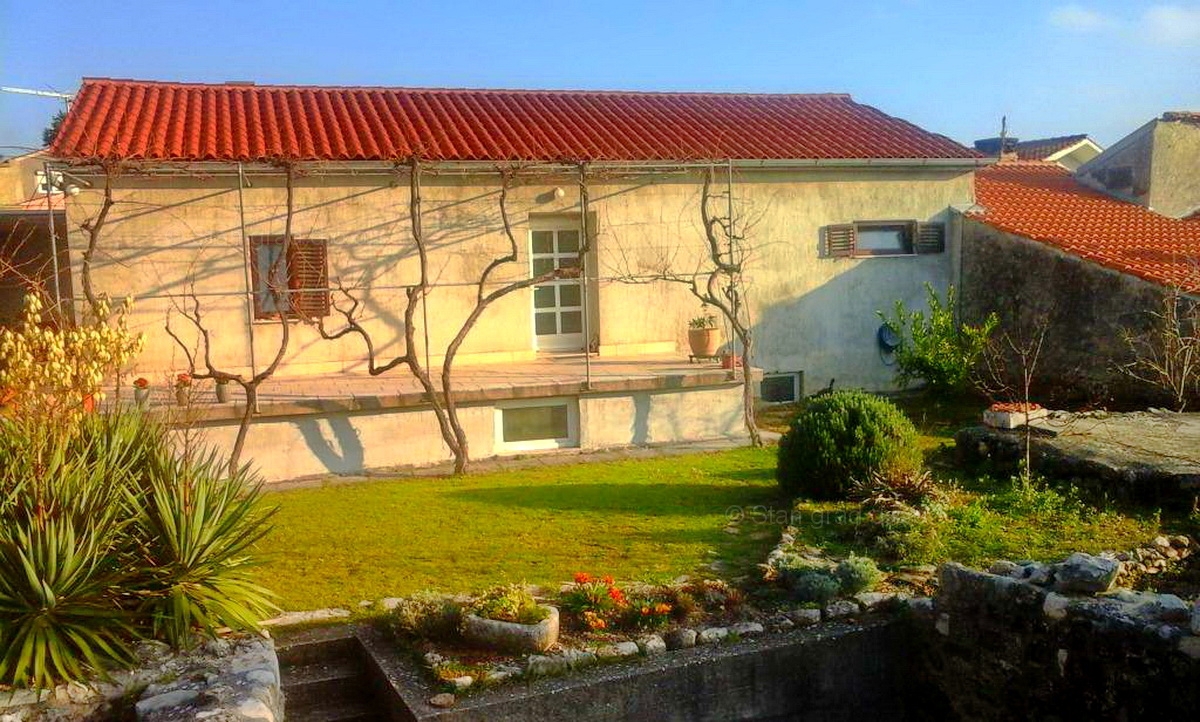 Mesto Krk, hiša na edinstveni lokaciji znotraj obzidja, PRODAMO!