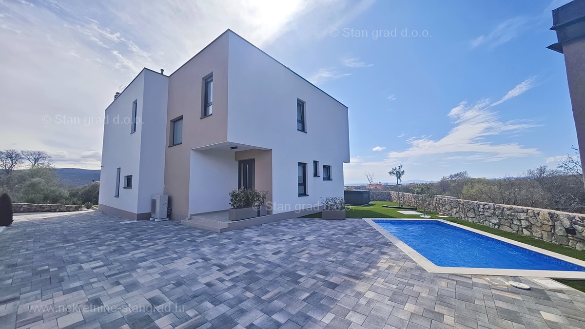Krk, okolica, nova moderna vila s panoramskim pogledom in bazenom!