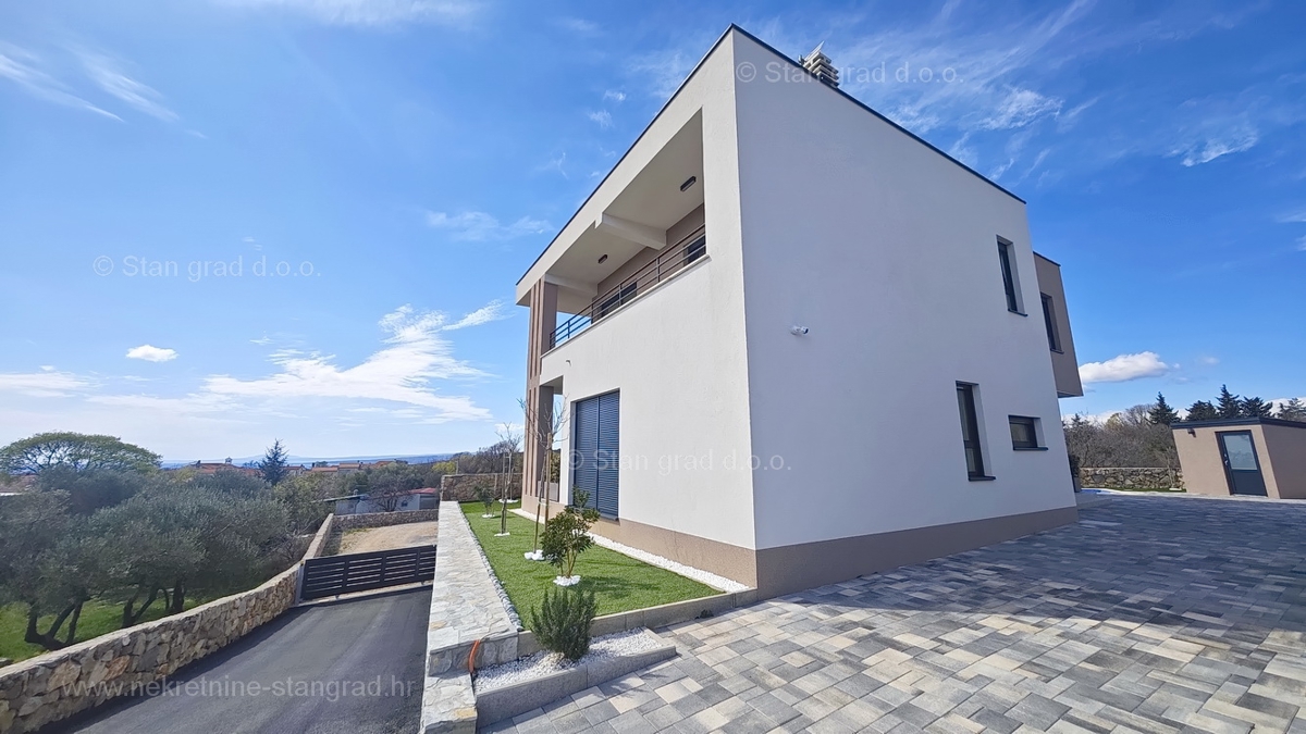 Krk, okolica, nova moderna vila s panoramskim pogledom in bazenom!