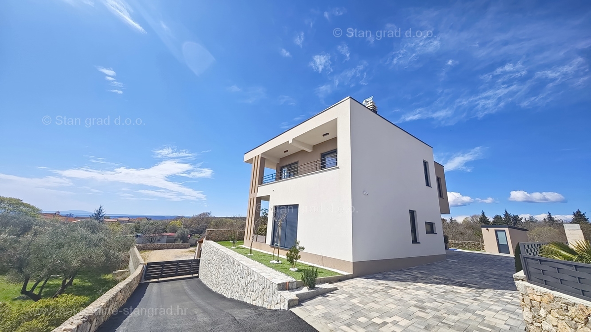 Krk, okolica, nova moderna vila s panoramskim pogledom in bazenom!