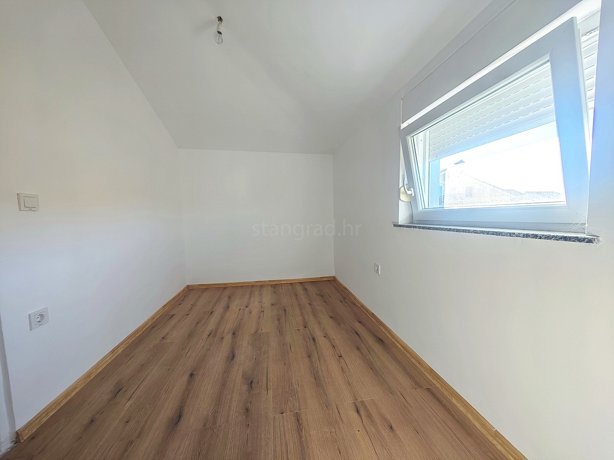 Šilo, prodaja, stanovanje v drugem nadstropju na odlični lokaciji blizu morja