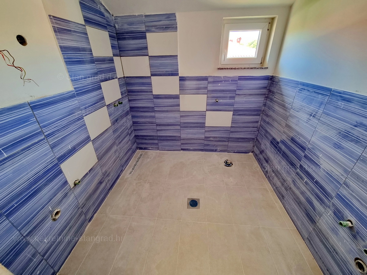 Šilo, prodaja, stanovanje v drugem nadstropju na odlični lokaciji blizu morja