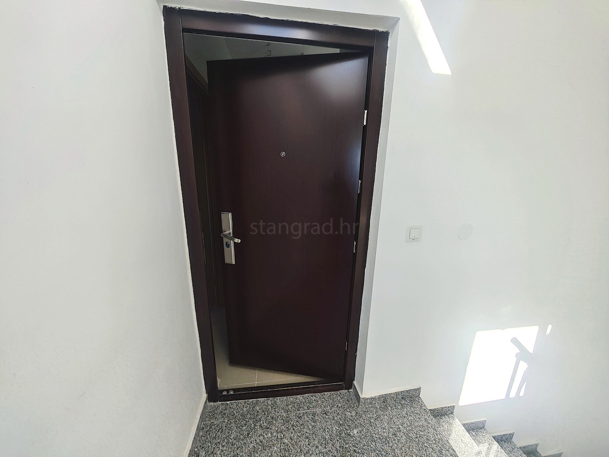 Šilo, prodaja, stanovanje v drugem nadstropju na odlični lokaciji blizu morja