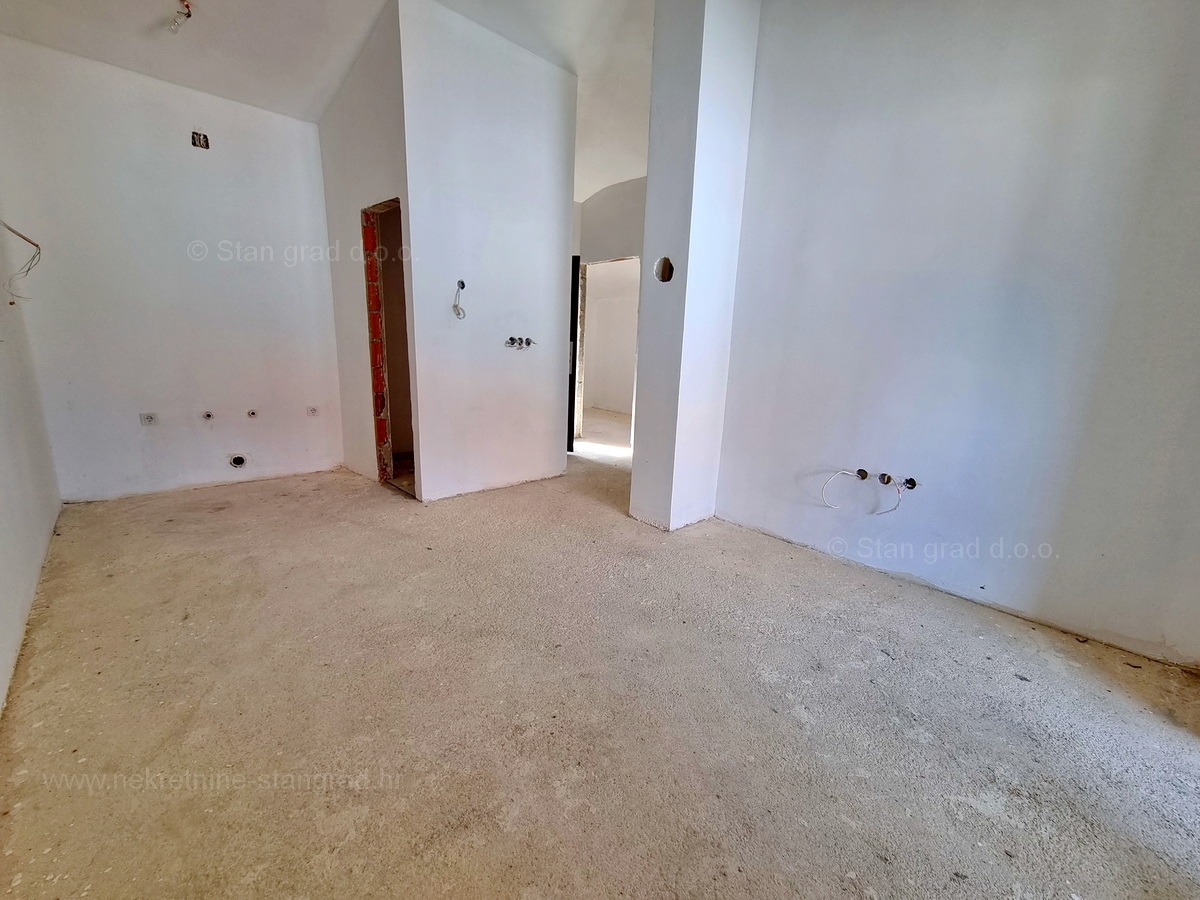 Šilo, prodaja, stanovanje v drugem nadstropju na odlični lokaciji blizu morja