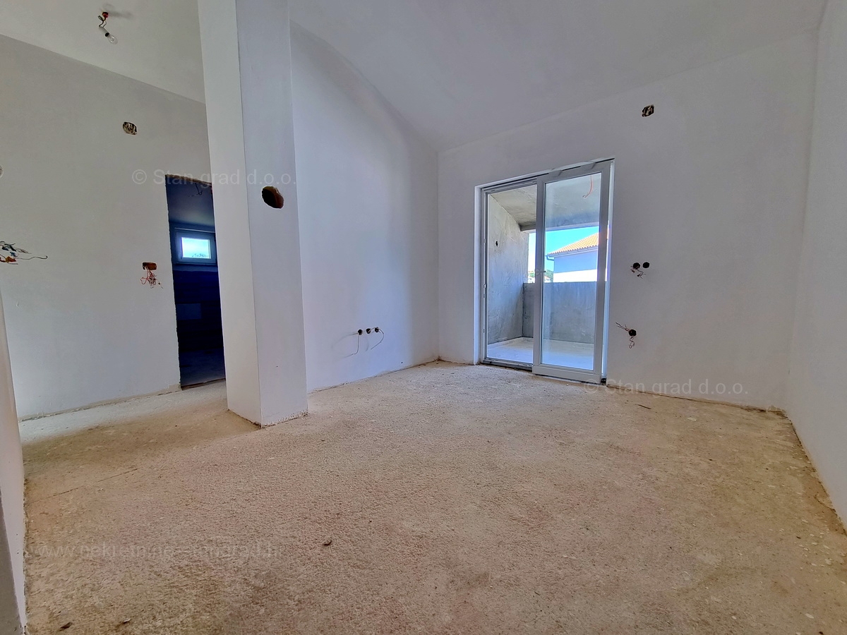 Šilo, prodaja, stanovanje v drugem nadstropju na odlični lokaciji blizu morja