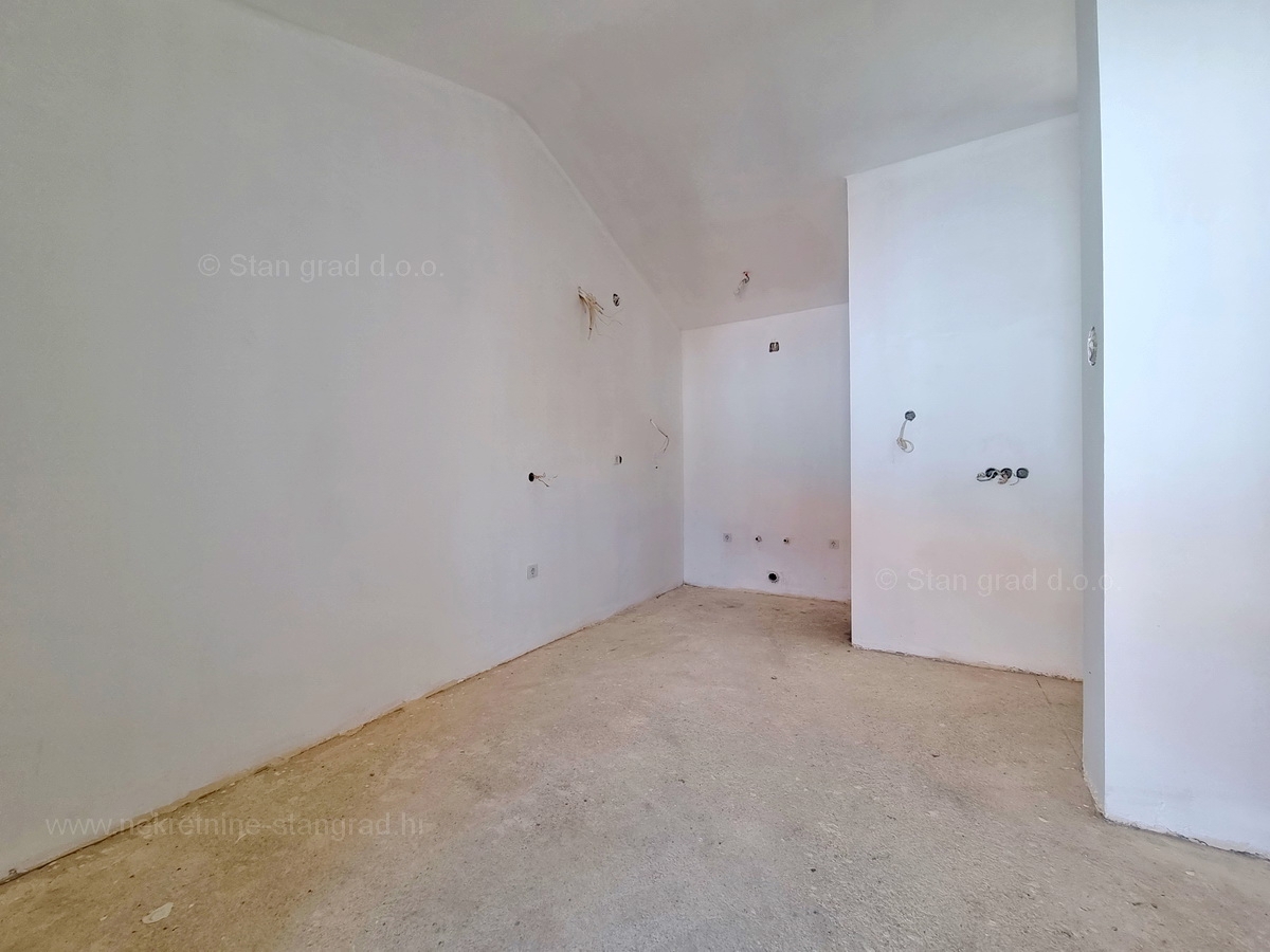 Šilo, prodaja, stanovanje v drugem nadstropju na odlični lokaciji blizu morja