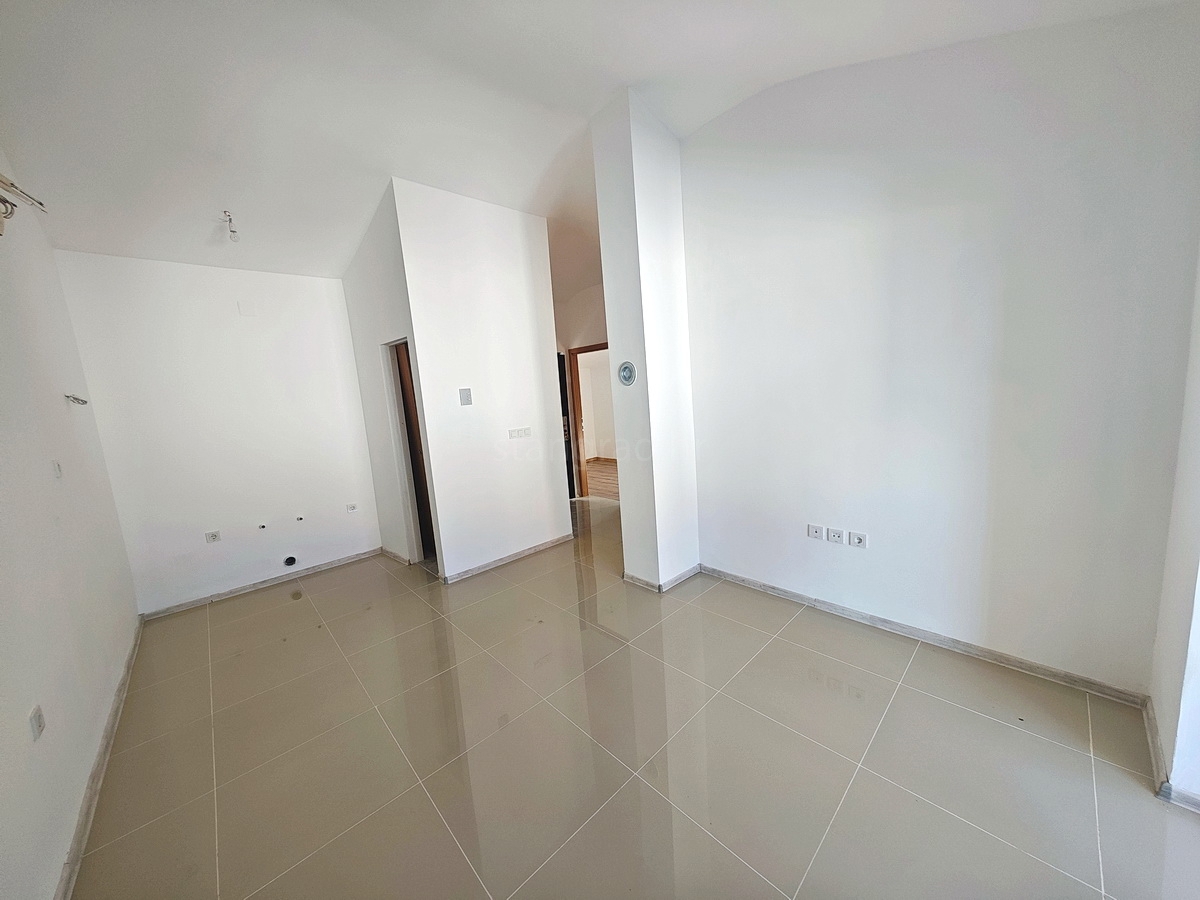 Šilo, prodaja, stanovanje v drugem nadstropju na odlični lokaciji blizu morja