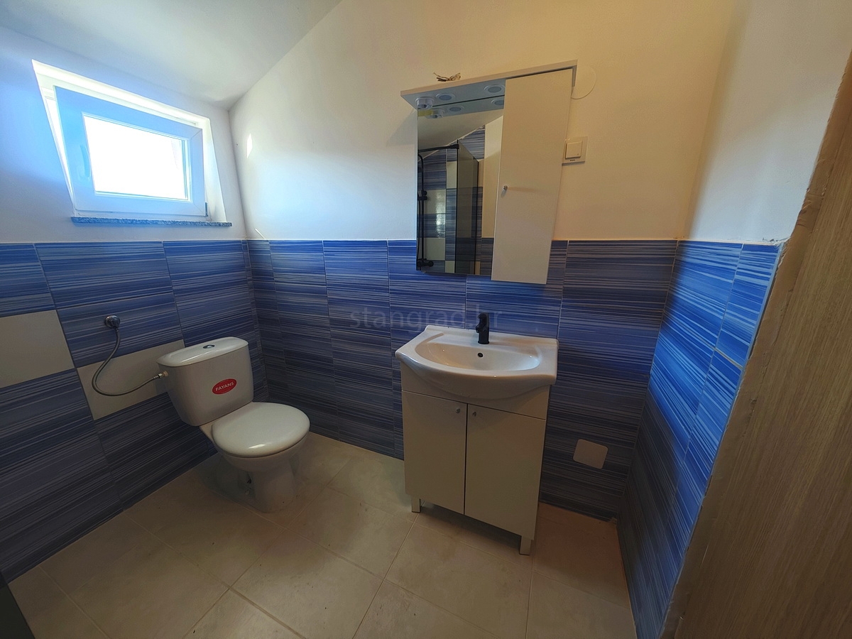 Šilo, prodaja, stanovanje v drugem nadstropju na odlični lokaciji blizu morja