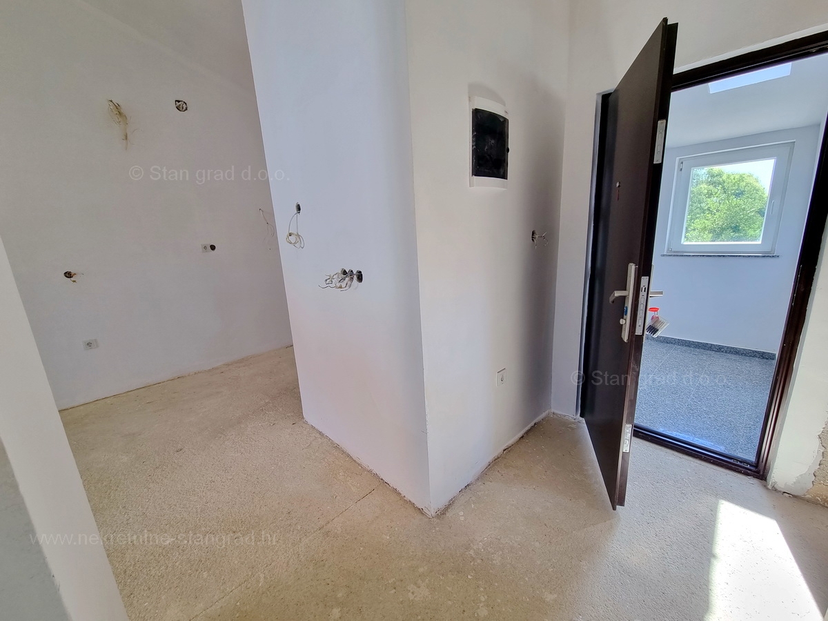 Šilo, prodaja, stanovanje v drugem nadstropju na odlični lokaciji blizu morja