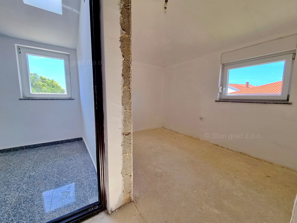 Šilo, prodaja, stanovanje v drugem nadstropju na odlični lokaciji blizu morja