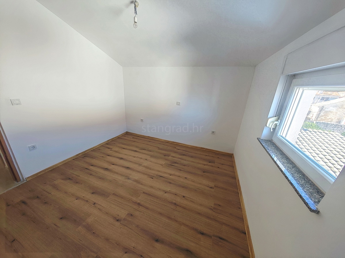 Šilo, prodaja, stanovanje v drugem nadstropju na odlični lokaciji blizu morja