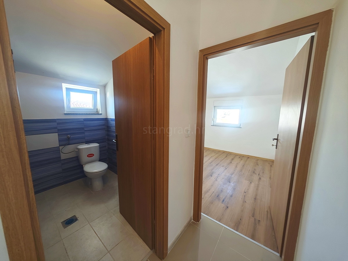 Šilo, prodaja, stanovanje v drugem nadstropju na odlični lokaciji blizu morja