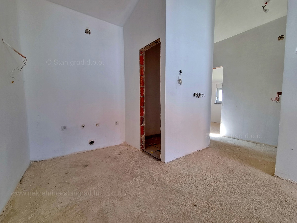 Šilo, prodaja, stanovanje v drugem nadstropju na odlični lokaciji blizu morja