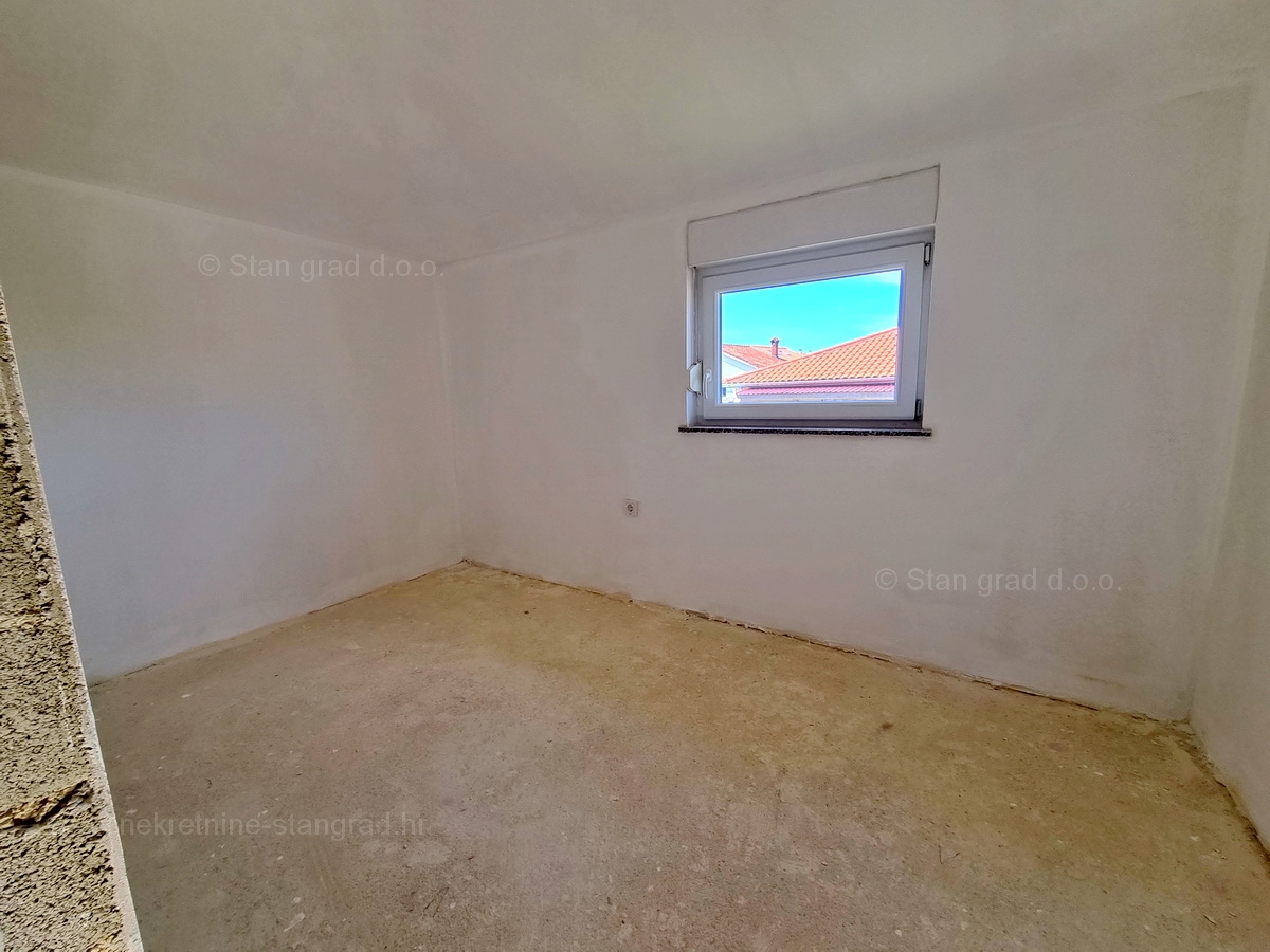 Šilo, prodaja, stanovanje v drugem nadstropju na odlični lokaciji blizu morja