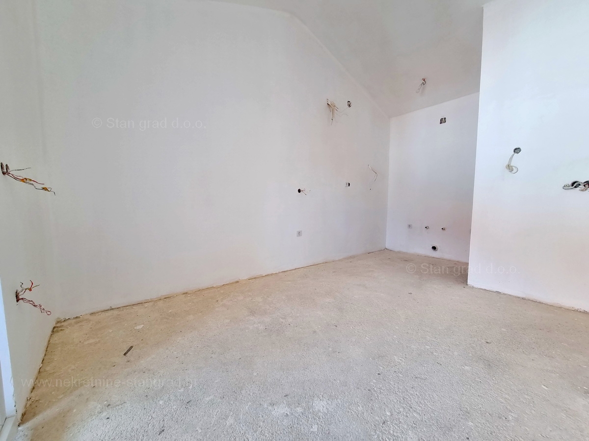 Šilo, prodaja, stanovanje v drugem nadstropju na odlični lokaciji blizu morja