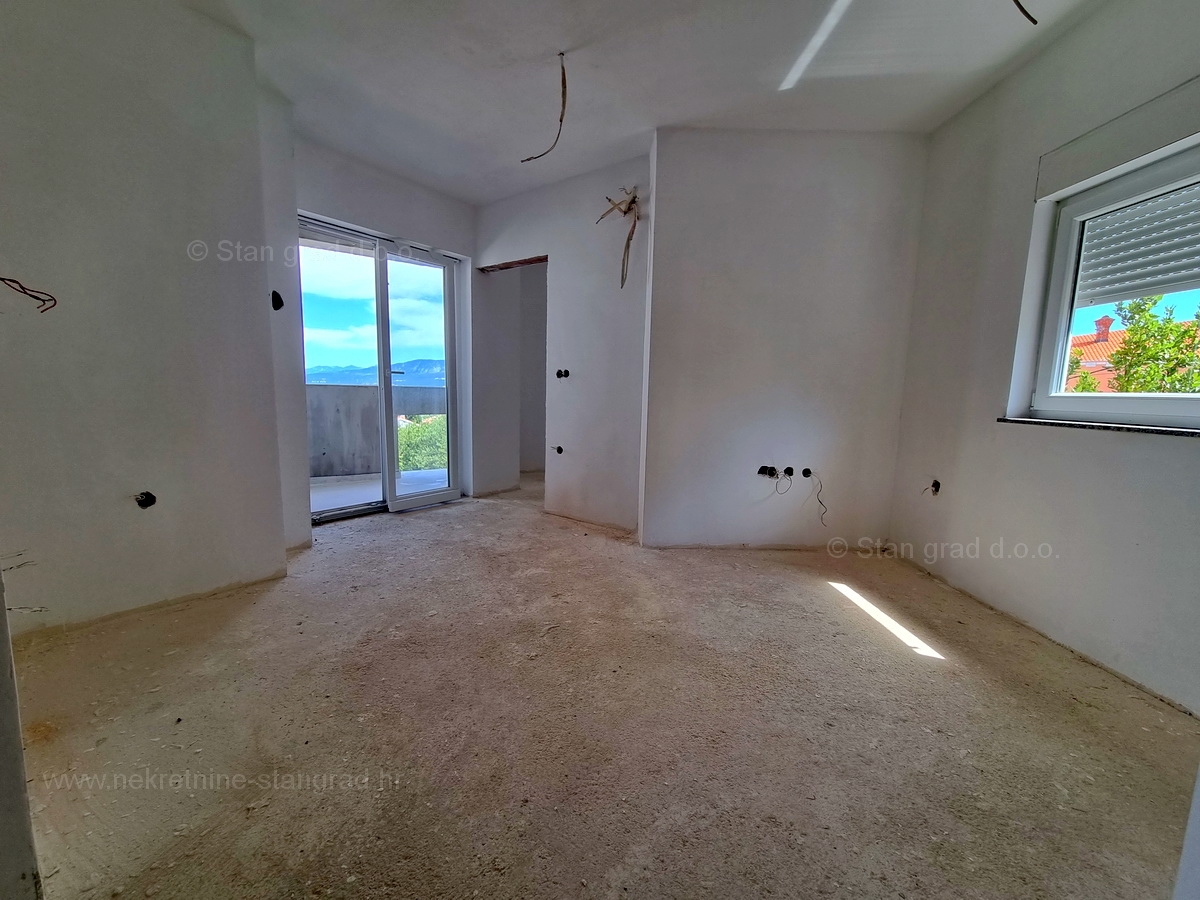 Šilo, prodaja, apartma v prvem nadstropju, le 150 m od morja!