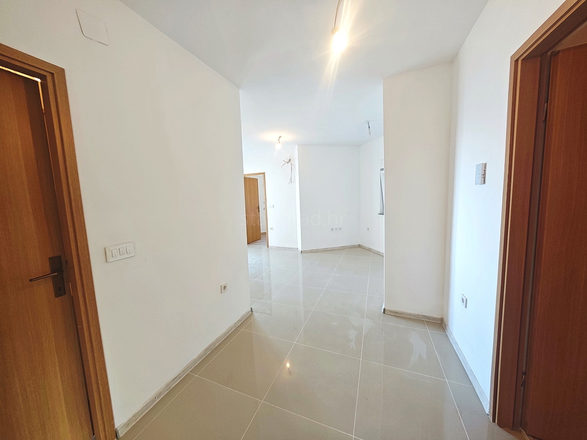 Šilo, prodaja, apartma v prvem nadstropju, le 150 m od morja!