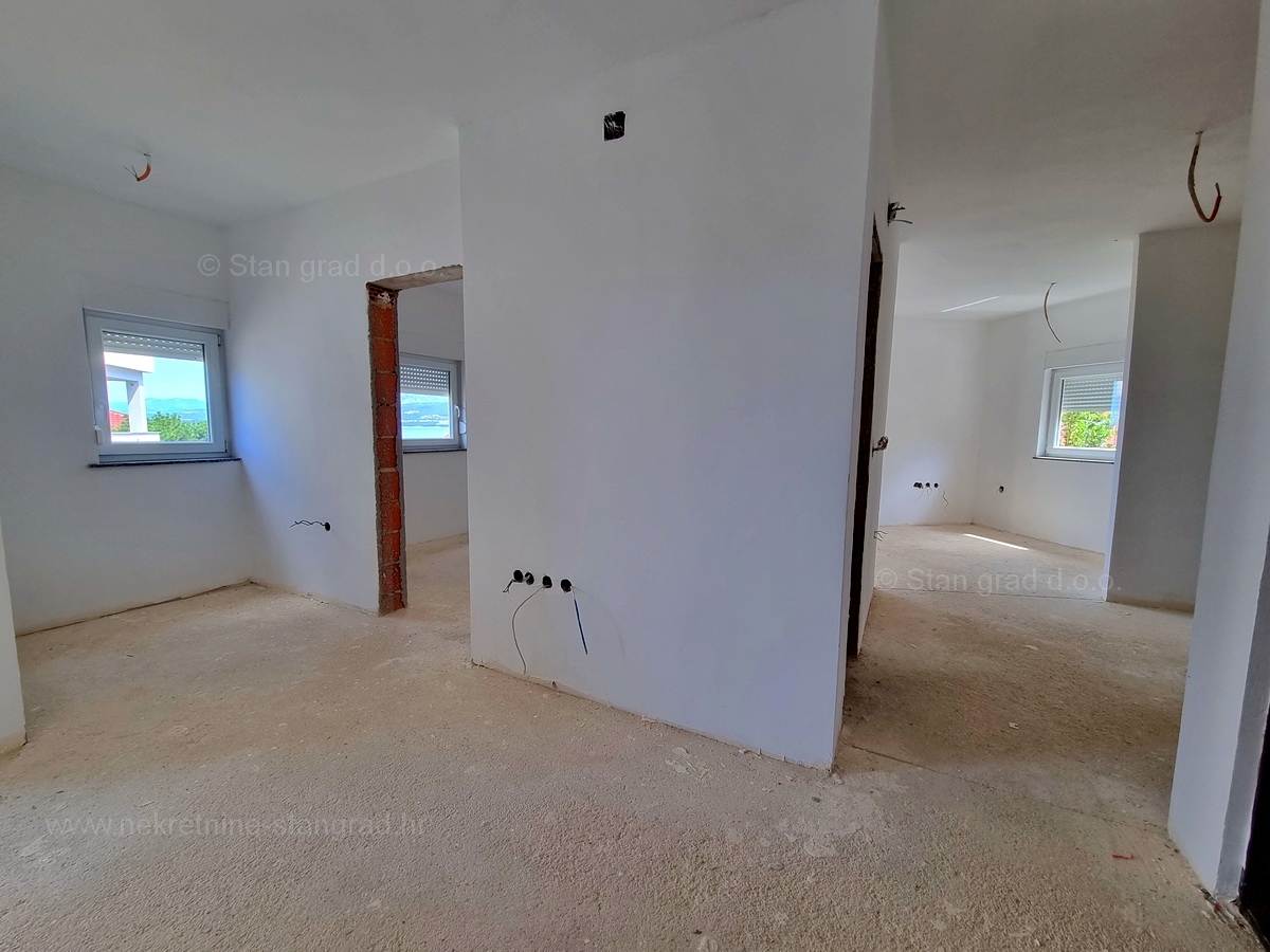 Šilo, prodaja, apartma v prvem nadstropju, le 150 m od morja!