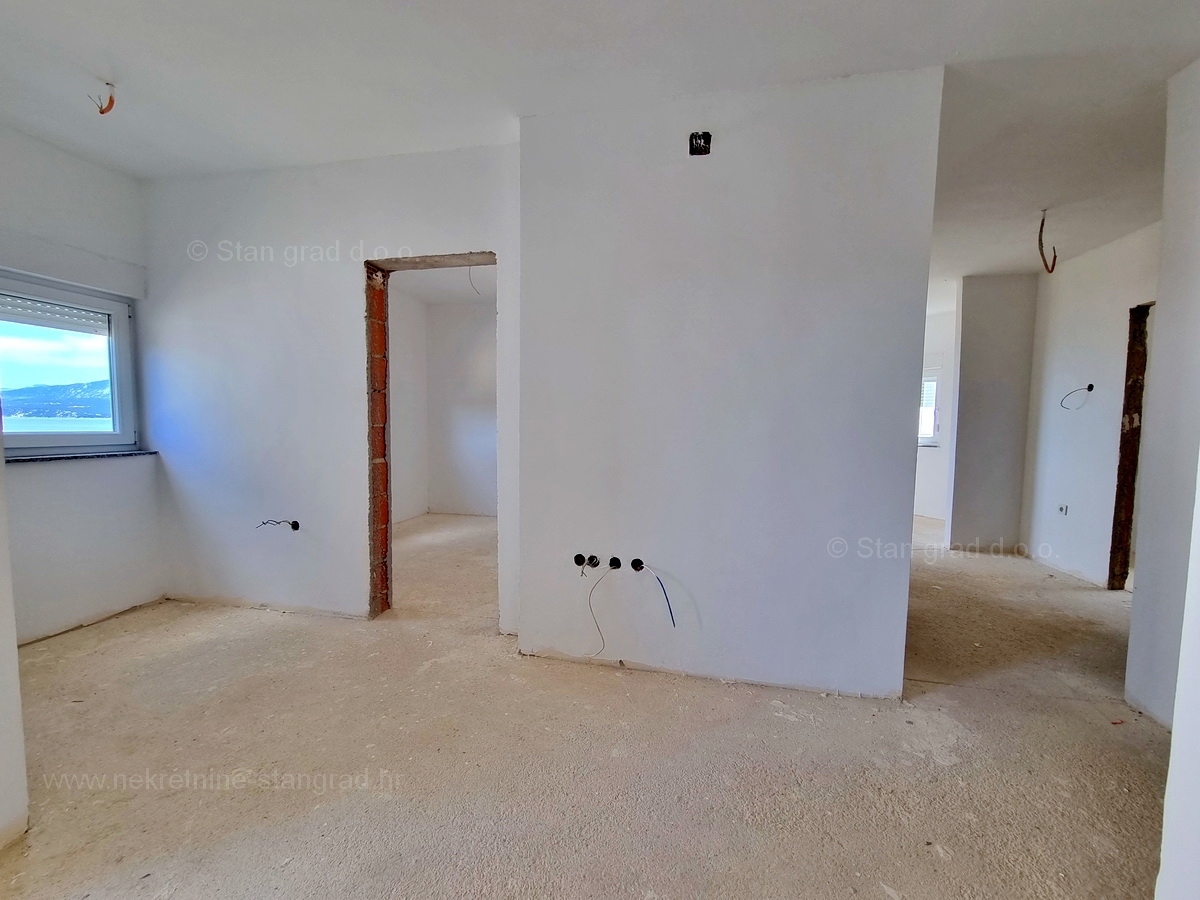 Šilo, prodaja, apartma v prvem nadstropju, le 150 m od morja!