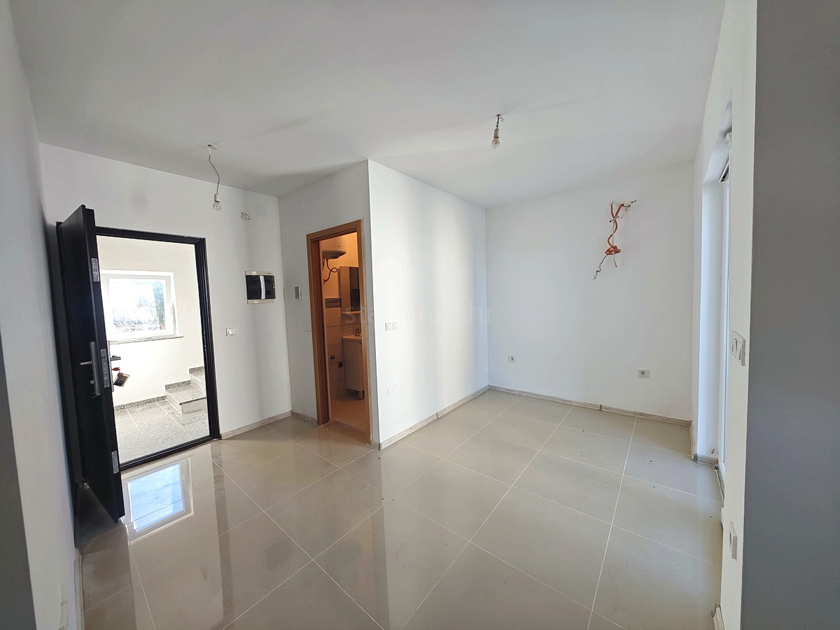 Šilo, prodaja, apartma v prvem nadstropju, le 150 m od morja!