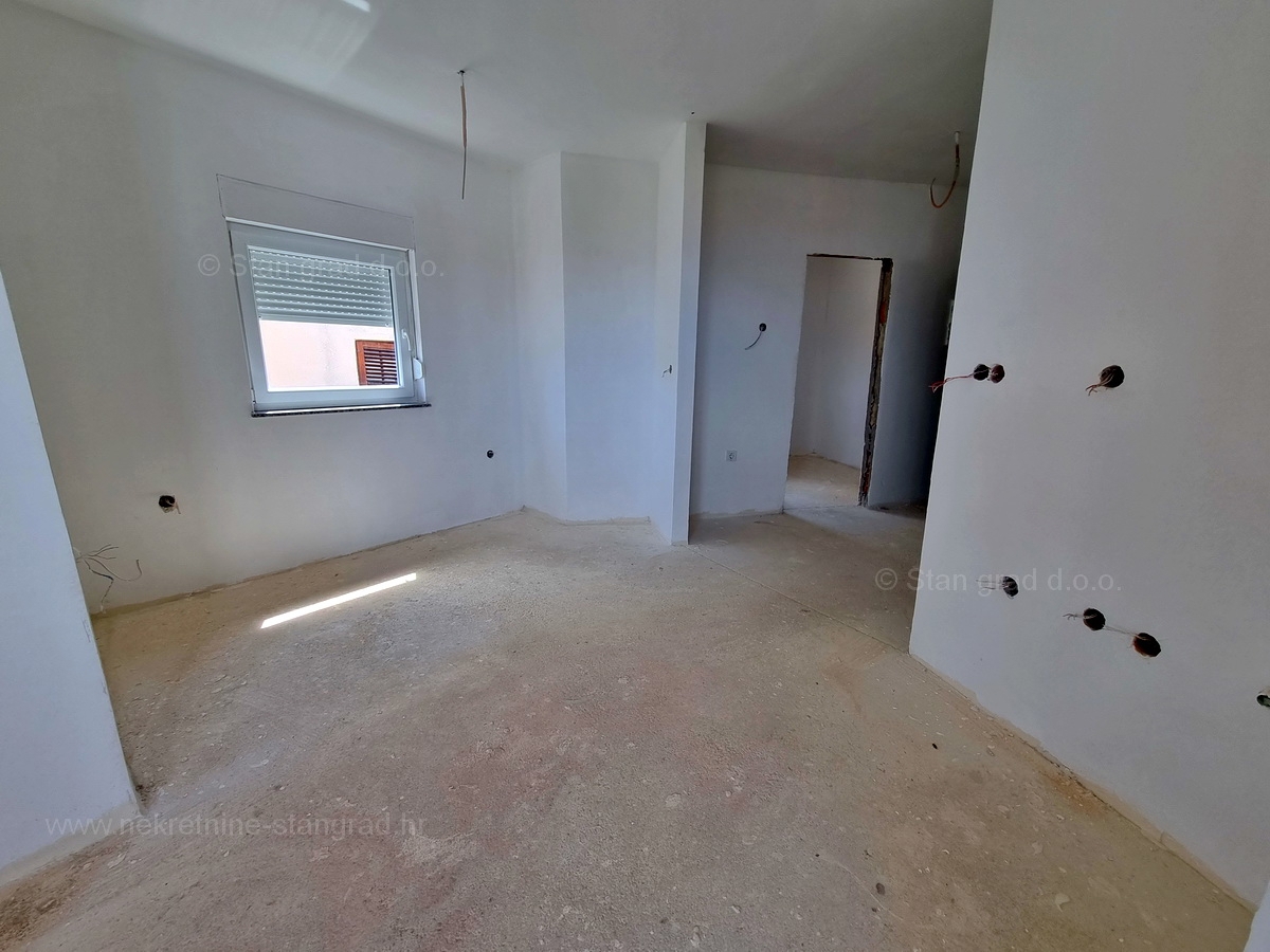 Šilo, prodaja, apartma v prvem nadstropju, le 150 m od morja!