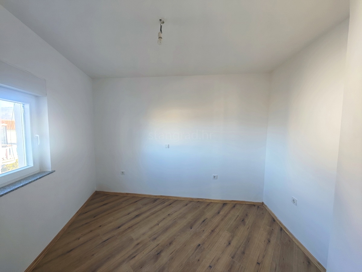 Šilo, prodaja, apartma v prvem nadstropju, le 150 m od morja!