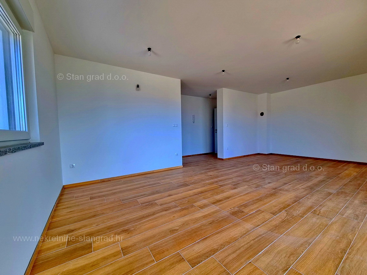 Otok Krk, Malinska, komforten apartma v prvem nadstropju, prodamo!