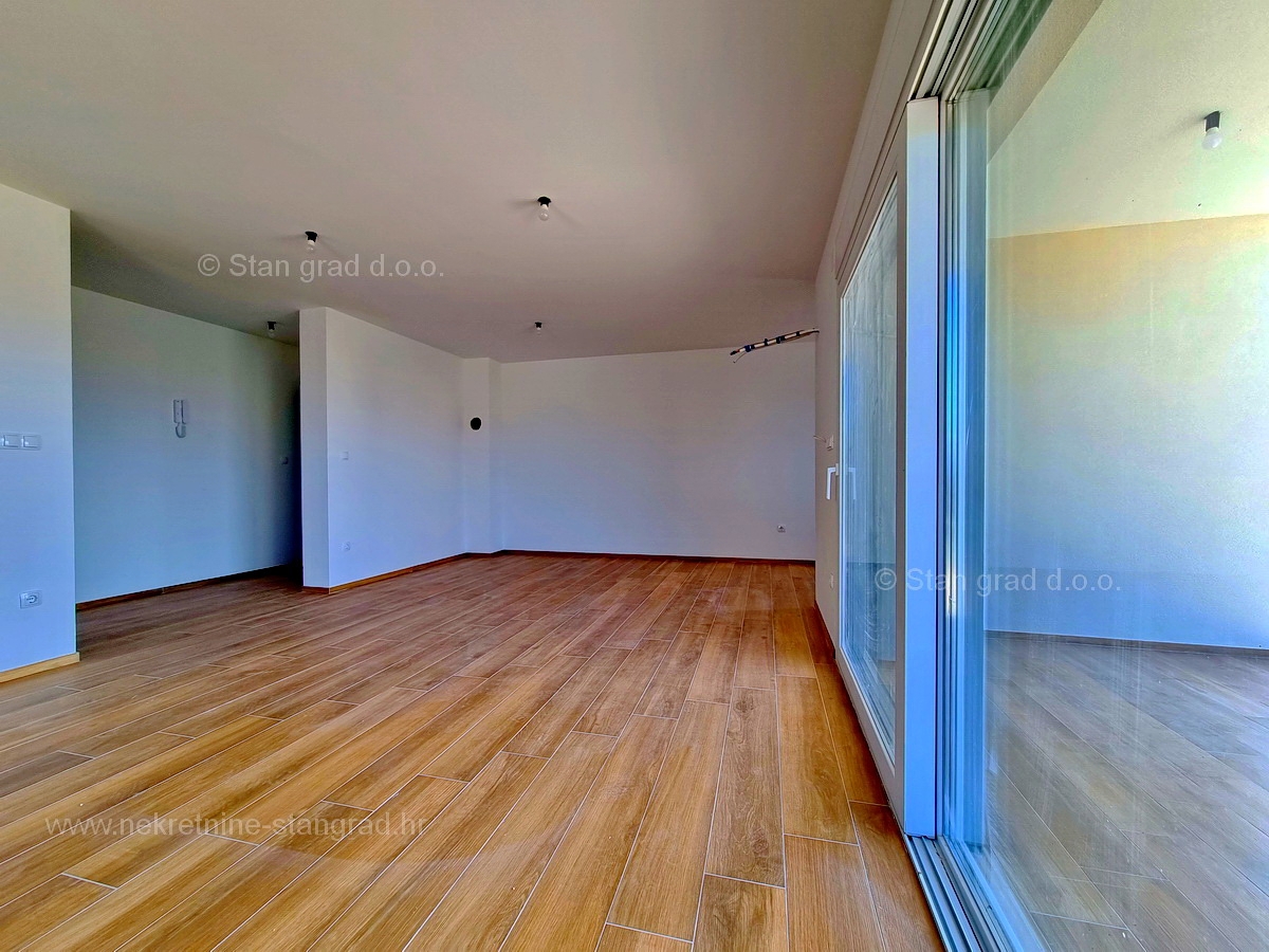 Otok Krk, Malinska, komforten apartma v prvem nadstropju, prodamo!