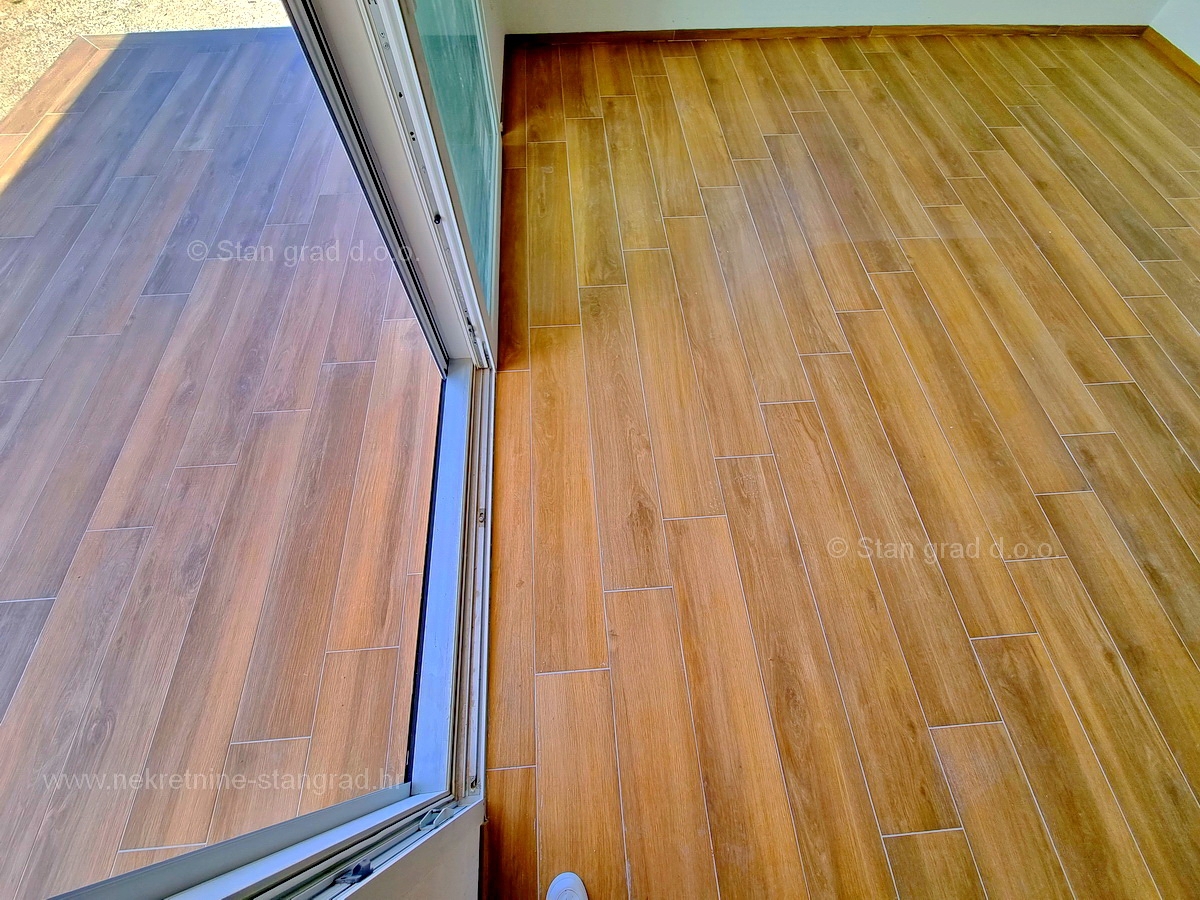 Otok Krk, Malinska, komforten apartma v prvem nadstropju, prodamo!
