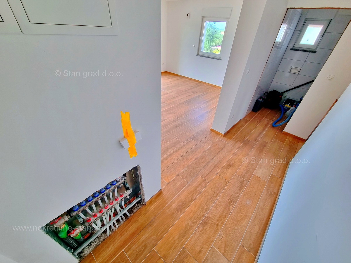 Otok Krk, Malinska, komforten apartma v prvem nadstropju, prodamo!